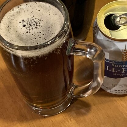 ノンアルコールビールに変更させていただきました。
コーラの甘さとビールの苦味が両方とも程よく抑えられます。
おいしくいただきました。